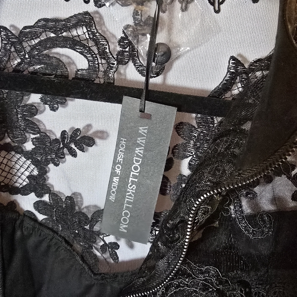 NWT Dolls Kill Widow Black Lace Victorian Goth Vampy High Collar Faux Button XL - Picture 9 of 13